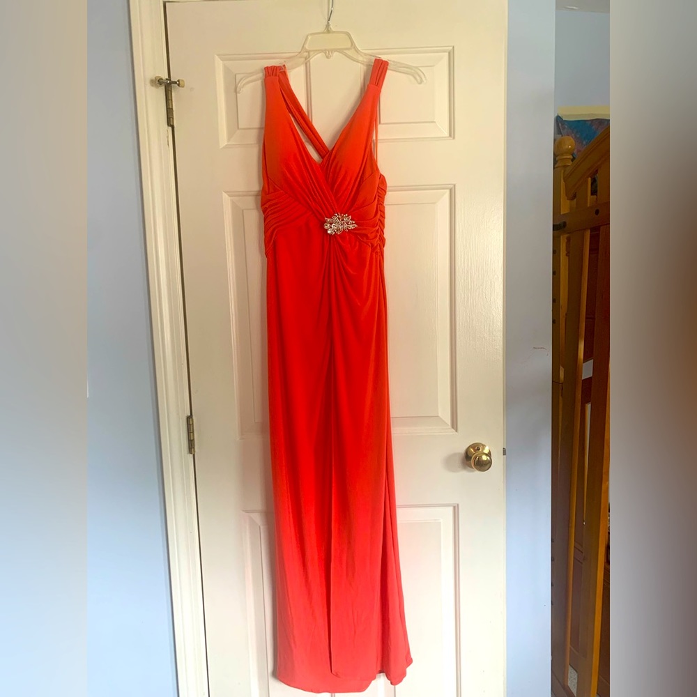 Long dress. Comfy & stylish. Only worn ONCE! Ideal for someone who’s 5’4”-5’-7”